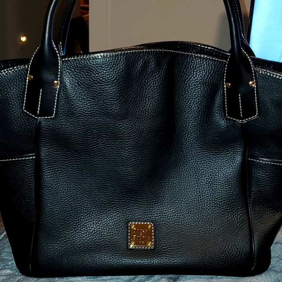 Dooney & Bourke Handbags - Dooney and Bourke bag